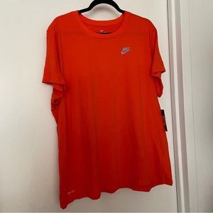 Nike Women’s Dri-Fit Shirt Size 3XL
